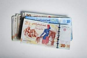 Des dinars tunisiens (illustration). © Vincent Fournier pour JA