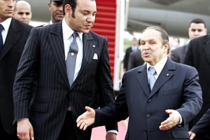 Le roi Mohammed VI et Abdelaziz Bouteflika à Alger le 21 mars 2005, en marge du 17e sommet de la Ligue arabe. © Zohra Bensemra/REUTERS