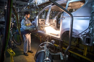 Chaîne d’assemblage dans l’usine Renault-Nissan Tanger, à Melloussa. © FADEL SENNA/AFP