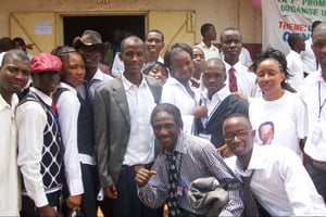 Mamoudou Barry (5e en partant de la gauche), entouré de ses camarades de la promotion Sékouba Konaté, en 2010. © Photo : Diawo Barry