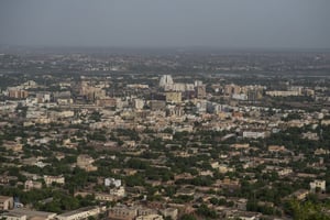 Vue de Bamako (Mali) depuis le somment de la colline Lassa. © Sylvain Cherkaoui pour JA