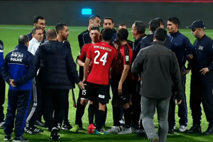 Des joueurs à la fin d’un match de Ligue 1 algérienne (image d’illustration). © YouTube/Arab Soccer HD