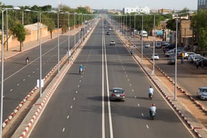 La voie express entre l’aéroport et le centre-ville de Niamey. © TAGAZA Djibo