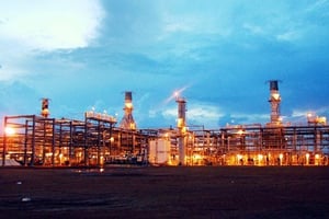 Le site de Komé, dans le bassin de Doba, exploité par le consortium EEPCI, qui associe ExxonMobil, Petronas et la société nationale des hydrocarbures. © DESIREY MINKOH/AFP