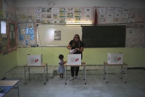 Dans un bureau de vote lors de la présidentielle en Tunisie, le dimanche 15 septembre 2019. © Mosa’ab Elshamy/AP/SIPA