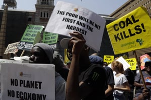 Une manifestations de militants environnementaux à Johannesburg, le 20 septembre 2019. © Themba Hadebe/AP/SIPA