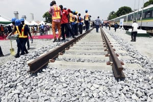 Construction de la ligne de chemin de fer entre Lagos et Ibadan par la China Railway Construction Corporation, en mars 2017. © PIUS UTOMI EKPEI / AFP