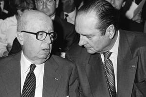 Jacques Chirac et Jacques Foccart lors du Conseil national du Rassemblement Pour la France (RPR), en 1993. © UNIVERSAL PHOTO/SIPA
