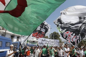 Des manifestants défilant dans les rues de la capitale Alger, vendredi 30 août 2019 (image d’illustration). © TOUFIK DOUDOU/AP/SIPA