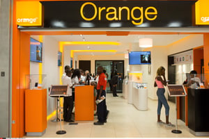 Boutique Orange dans le centre commercial le Playce-Marcory, à Abidjan. © Crédit : ROMUALD MEIGNEUX/SIPA