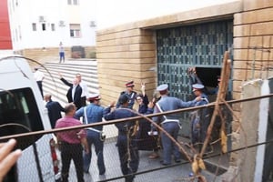 Hajar Raissouni quittant la Cour de Rabat, le 30 septembre. © Belpresse/AP/SIPA