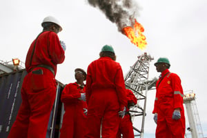 Plateforme pétrolière au large de Lagos, au Nigeria. © Akintunde Akinleye/REUTERS