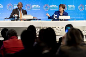 Lesetja Kganyago, gouverneur de la banque centrale d’Afrique du Sud du Comité financier et monétaire international, et Kristalina Georgieva, directrice du FMI