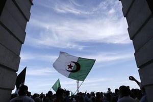 Des milliers de manifestants dans les rues d’Alger, après la grande prière du vendredi 18 octobre 2019 (image d’illustration). © Toutik Doudou/AP/SIPA