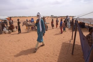 Des réfugiés maliens dans le camp de Mbera, dans le sud-est de la Mauritanie. © YouTube/euronews (en français)
