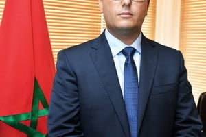 Portrait de M. Mohamed Amkraz, nouveau ministre du Travail et de l’Insertion professionnelle lors de la de passation des pouvoirs, jeudi (10/10/2019) à Rabat, avec son prédécesseur M. Mohamed Yatim. © MAP