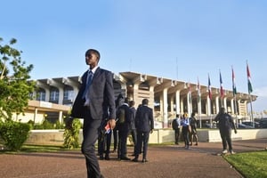 Devant le prestigieux Institut national polytechnique Félix-Houphouët-Boigny, à Yamoussoukro, en Côte d’Ivoire. © SIA KAMBOU/AFP