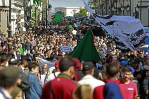 Manifestation des étudiants dans les rues d’Alger, mardi 29 octobre, contre le gouvernement en place et la tenue de l’élection présidentielle prévue le 12 décembre 2019. © Fateh Guidoum/AP/SIPA