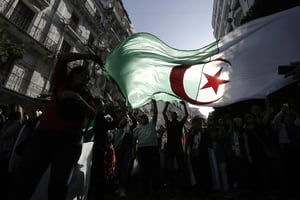 Des manifestants à Alger, le 1er novembre 2019. © Toufik Doudou/AP/SIPA