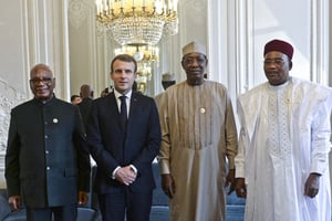 Ibrahim Boubacar Keïta, Emmanuel Macron, Idriss Déby Itno et Mahamadou Issoufou (de gauche à droite), à l’Élysée, le 12 novembre. © Johanna Geron/AP/SIPA