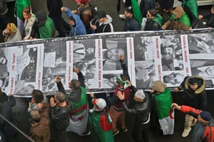 Les Algériens manifestent à Alger, le 15 novembre 2019. © RYAD KRAMDI/AFP