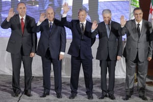 Les cinq candidats à l’élection présidentielle algérienne (de gauche à droite, Azzedine Mihoubi, Abdelmadjid Tebboune, Abdelkader Bengrina, Ali Benflis et Abdelaziz Belaïd), en octobre 2019 à Alger. © Fateh Guidoum/AP/SIPA