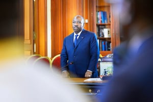 Le chef de l’État gabonais, le 11 novembre, 
au Palais du bord de mer, lors de la 
cérémonie de prestation de serment des nouveaux ministres. © PR