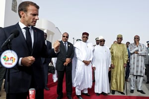 Le président français Emmanuel Macron lors d’une rencontre avec les chefs d’État du G5 Sahel à Nouakchott, le 2 juillet 2018. © Ludovic Marin/Pool/REUTERS
