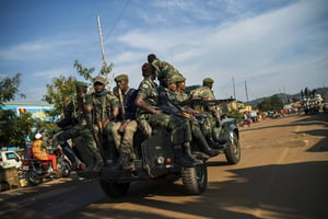 Des soldats congolais patrouillent dans les rues de Beni, dans l’est du pays, le 16 juillet 2019. © Jerome Delay/AP/SIPA