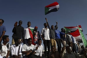 Des Soudanais célébrant le premier anniversaire de la contestation à Khartoum. © AP/SIPA/2019