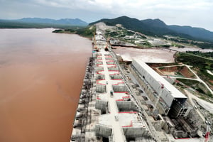 La capacité de production annuelle de l’infrastructure doit atteindre à terme plus de 15 000 GW. © Tiksa Negeri/REUTERS