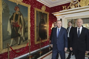 Le président turc Recep Tayyip Erdogan en visite à Tunis, aux côtés de son homologue tunisien Kaïs Saïed, le 25 décembre 2019. © AP/SIPA
