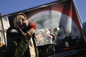Une militante iranienne lors des protestations contre l’assassinat du général Qassem Soleimani en Italie, le 11 janvier 2020. © Luca Bruno/AP/SIPA