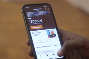 Le gouvernement centrafricain s’appuie sur les services Orange Money pour digitaliser le paiement des salaires et la perception des impôts. © Orange