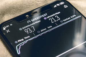 En 2019, les coupures d’internet ont coûté plusieurs milliards de dollars aux États africains (photo d’illustration). © Mika Baumeister/Unsplash