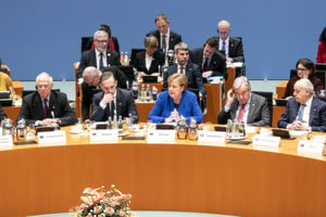 La chancelière Angela Merkel aux côtés du Secrétaire général de l’ONU Antonio Guterres, lors de la Conférence de Berlin sur la Libye, le 19 janvier. © Federal Government/Guido Bergmann/United Nations