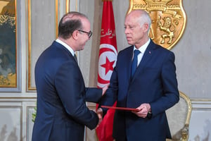 Le président Kaïs Saïed (à droite) a désigné l’ancien ministre des Finances Elyes Fakhfakh pour désigner le futur gouvernement. © Présidence tunisienne