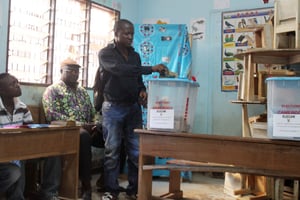 Bureau de vote au Cameroun, en 2013 (illustration) © MeÌnoba Abel Aimé pour JA