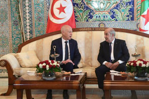 Le président tunisien Kaïs Saïed et son homologue algérien Abdelmajid Tebboune, le 2 février 2020. © Présidence tunisienne