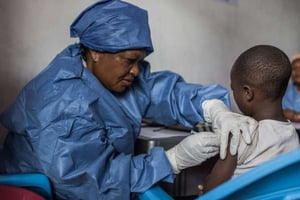 Une fillette vaccinée contre le virus Ebola le 22 novembre 2019 à Goma. © AFP – Pamela Tulizo