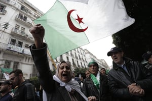Des manifestants algériens à Alger, le 13 décembre 2019. © Toufik Doudou/AP/SIPA