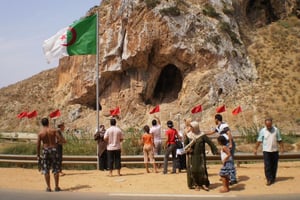 Des habitants de part et d’autre de la frontière algéro-marocaine. © Wikimedia Commons CC BY 2.0 amekinfo