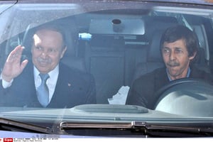 L’ancien président Abdelaziz Bouteflika et son fils Saïd, en 2009. © AP/SIPA