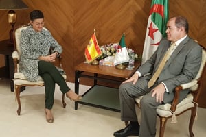 La ministre espagnole des Affaires étrangères, Arancha Gonzalez Laya et le chef de la diplomatie algérienne, Sabri Boukadoum, à Alger le 4 mars 2020. © DR / Ministère des Affaires étrangères d’Espagne