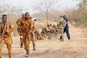 Des soldats burkinabè dans le camp de Zagré, en février 2017. © Spc Britany Slessman/Wikimedia Commons