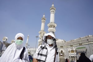 Des fidèles musulmans à La Mecque, en Arabie saoudite, le 7 mars 2020. © Amr Nabil/AP/SIPA