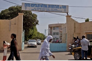 Le CHU de Fann, à Dakar, en août 2014. © AP Photo/Jane Hahn