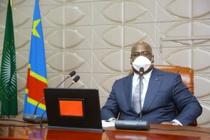 Le président Félix Tshisekedi, lors d’une réunion de crise sur la cornavirus, le 28 mars 2020, à la présidence. © Présidence RDC