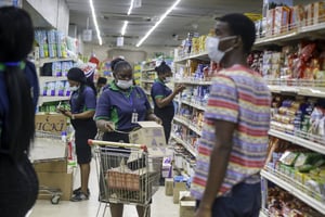 Dans un supermarché de Lagos, Nigeria. © Sunday Alamba/AP/SIPA