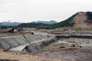 Débuts des travaux de construction du barrage Grand Renaissance, en 2013. © Elias Asmare/AP/SIPA